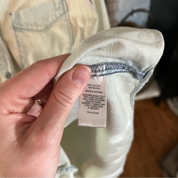 Express Women’s Faded Chambray Button Down - Picture 2 of 6